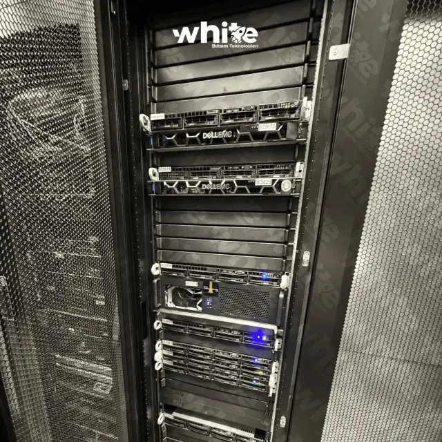 Veri merkezi kabin görünümü - Dell EMC